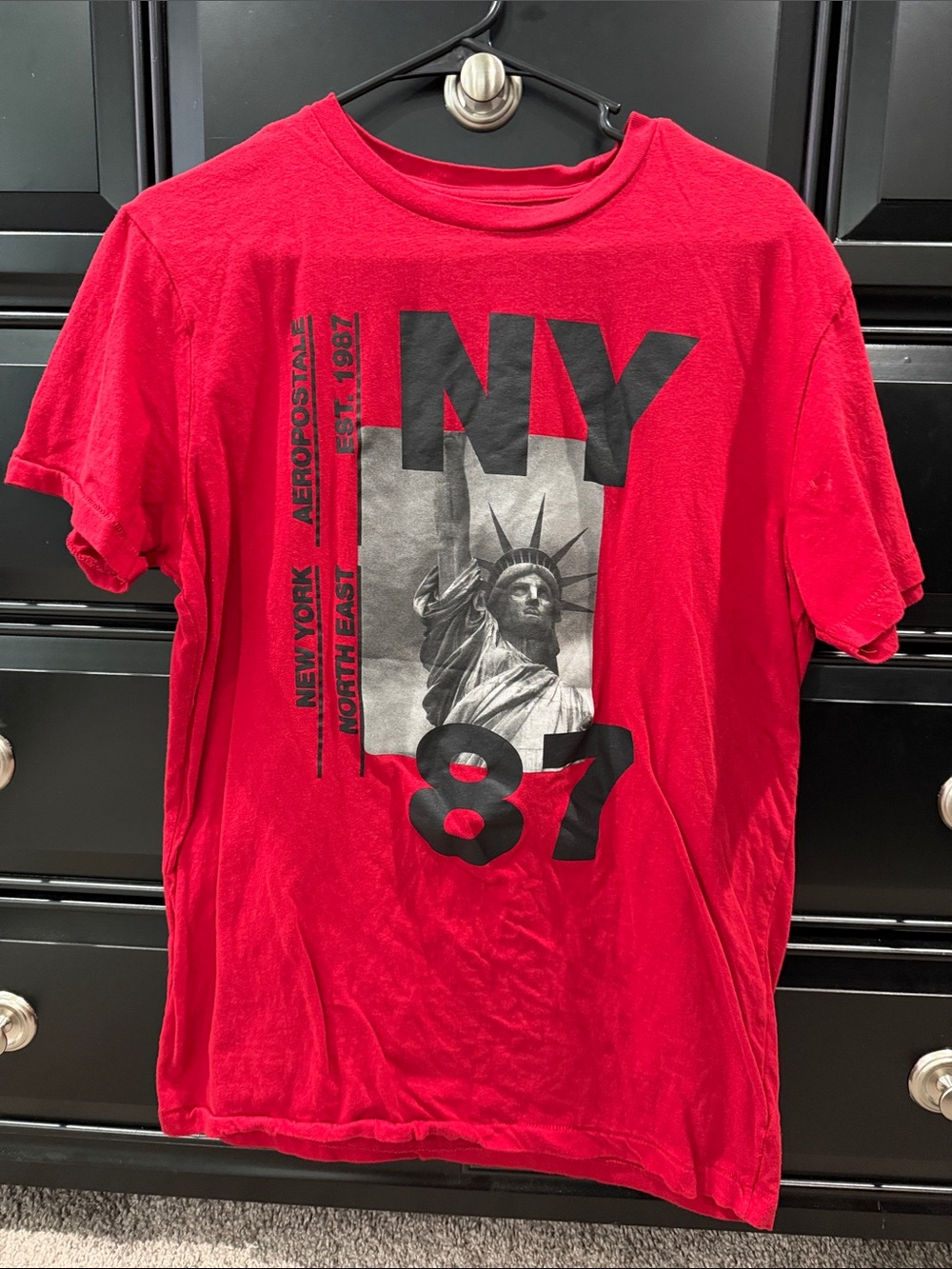 Aeropostale Men’s Red NY 87 Statue of Liberty Graphic Tee